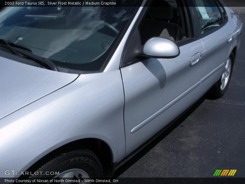 Silver Frost Metallic / Medium Graphite 2003 Ford Taurus SES