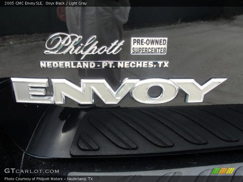 Onyx Black / Light Gray 2005 GMC Envoy SLE