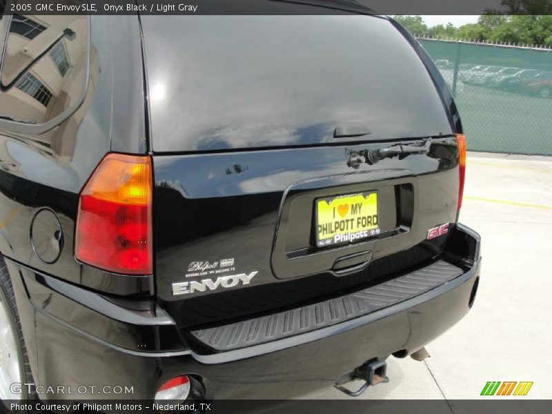 Onyx Black / Light Gray 2005 GMC Envoy SLE