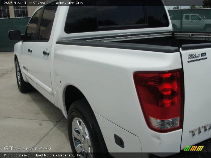 White / Steel Gray 2006 Nissan Titan SE Crew Cab