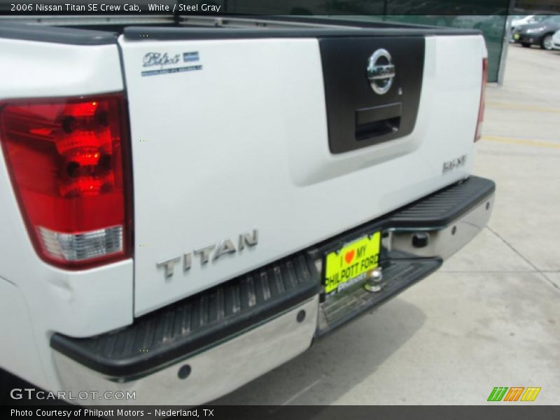 White / Steel Gray 2006 Nissan Titan SE Crew Cab