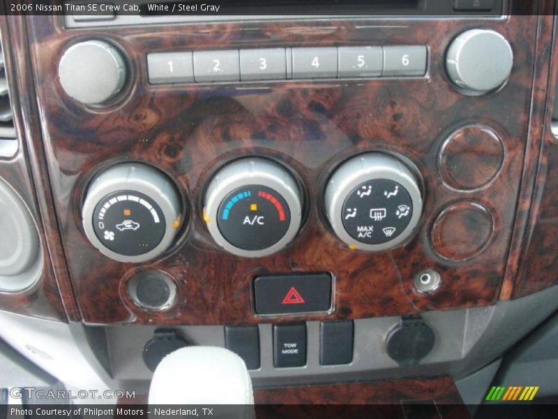 White / Steel Gray 2006 Nissan Titan SE Crew Cab