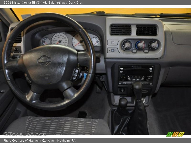 Solar Yellow / Dusk Gray 2001 Nissan Xterra SE V6 4x4