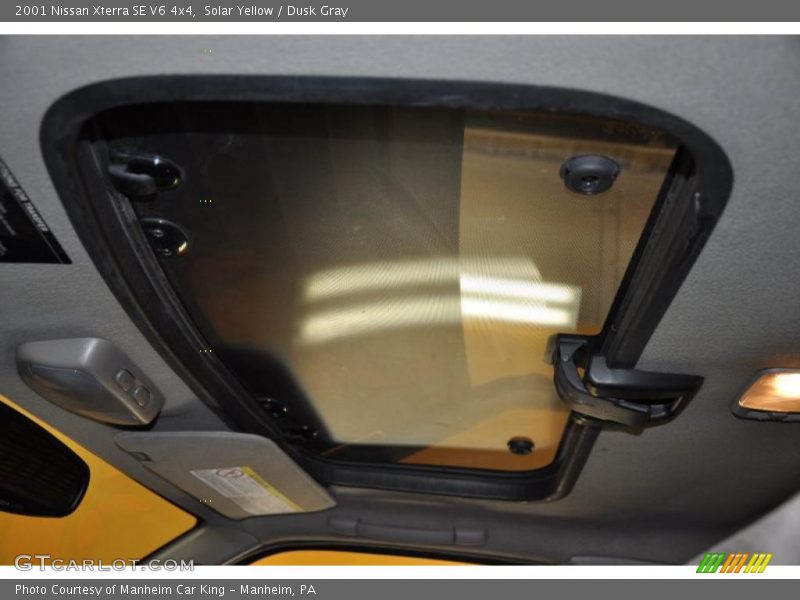 Solar Yellow / Dusk Gray 2001 Nissan Xterra SE V6 4x4