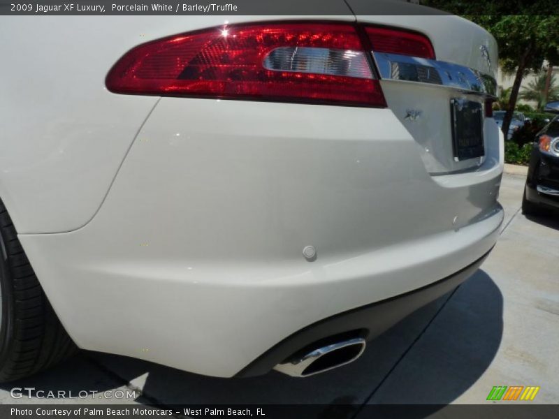 Porcelain White / Barley/Truffle 2009 Jaguar XF Luxury