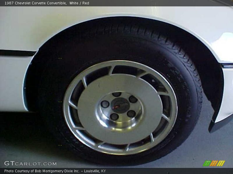 White / Red 1987 Chevrolet Corvette Convertible