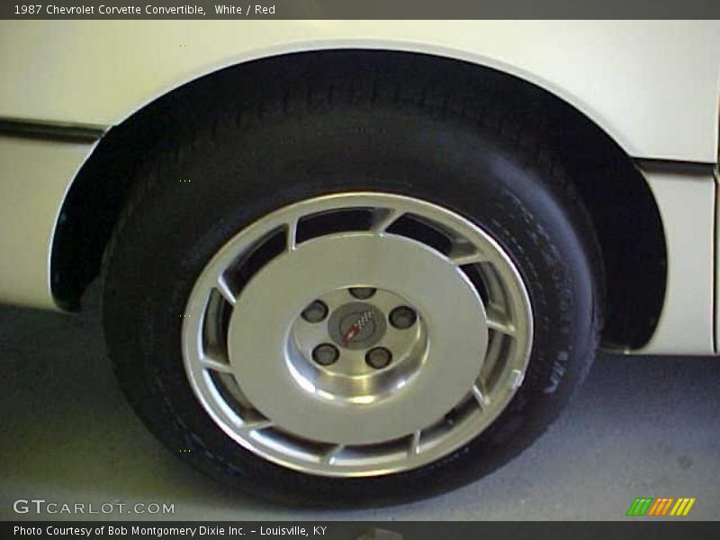 White / Red 1987 Chevrolet Corvette Convertible