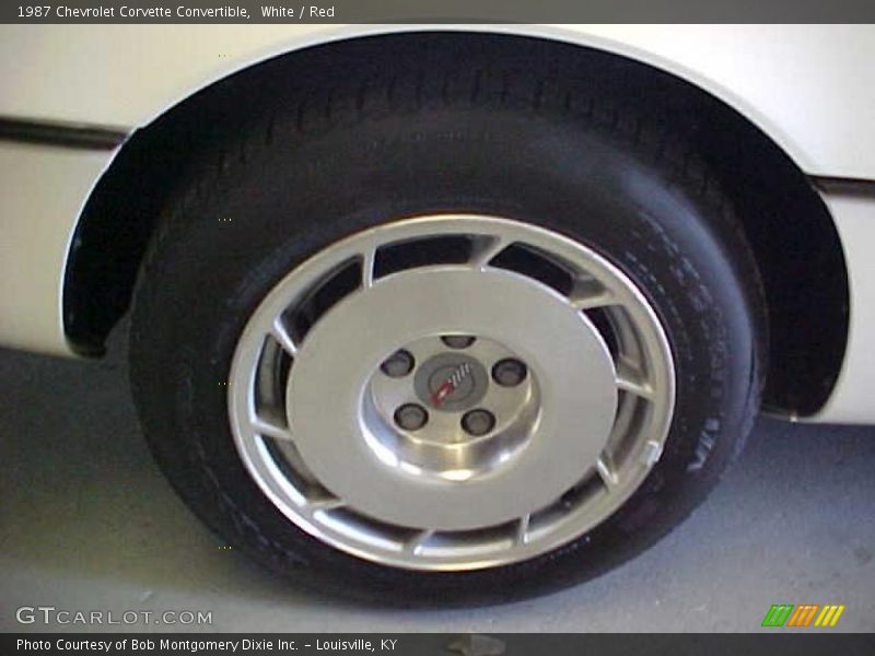 White / Red 1987 Chevrolet Corvette Convertible