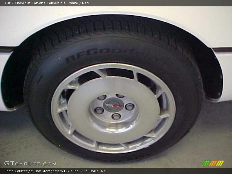White / Red 1987 Chevrolet Corvette Convertible