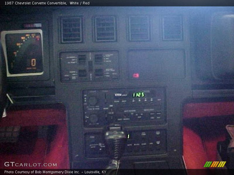 White / Red 1987 Chevrolet Corvette Convertible
