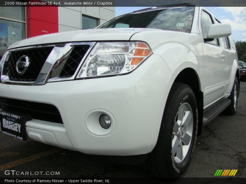 Avalanche White / Graphite 2008 Nissan Pathfinder SE 4x4