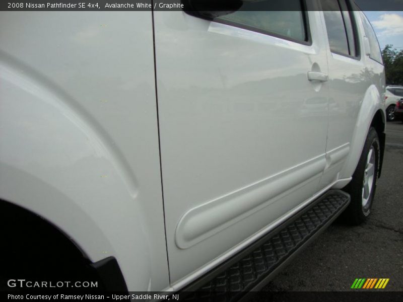 Avalanche White / Graphite 2008 Nissan Pathfinder SE 4x4