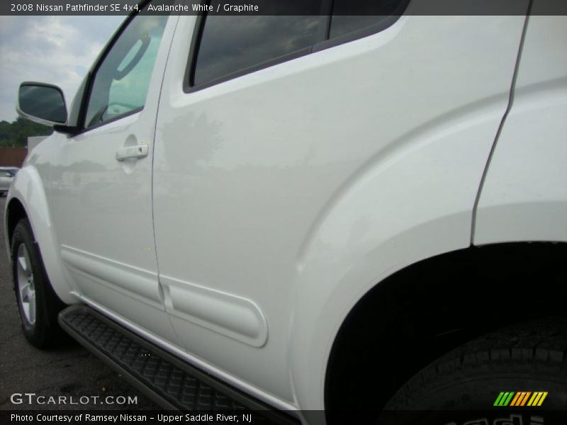 Avalanche White / Graphite 2008 Nissan Pathfinder SE 4x4
