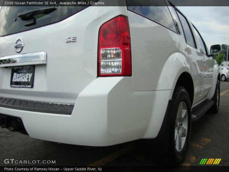 Avalanche White / Graphite 2008 Nissan Pathfinder SE 4x4