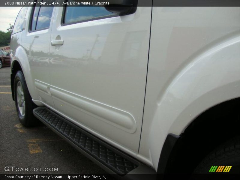 Avalanche White / Graphite 2008 Nissan Pathfinder SE 4x4