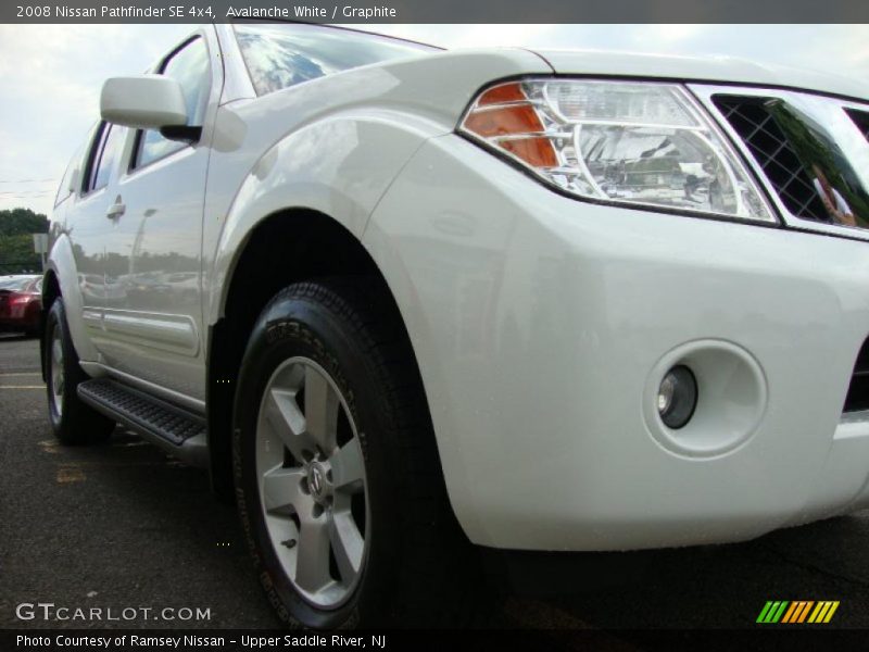 Avalanche White / Graphite 2008 Nissan Pathfinder SE 4x4