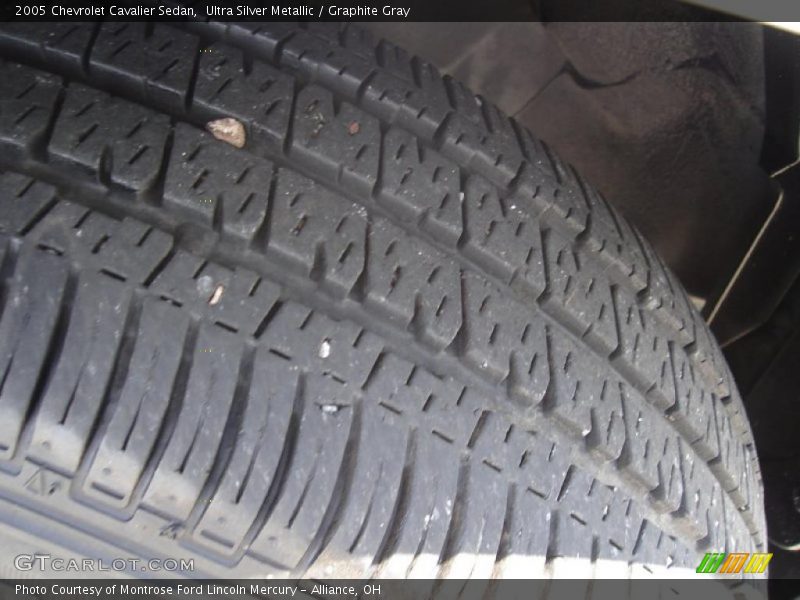 Ultra Silver Metallic / Graphite Gray 2005 Chevrolet Cavalier Sedan