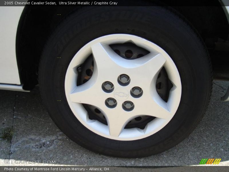 Ultra Silver Metallic / Graphite Gray 2005 Chevrolet Cavalier Sedan
