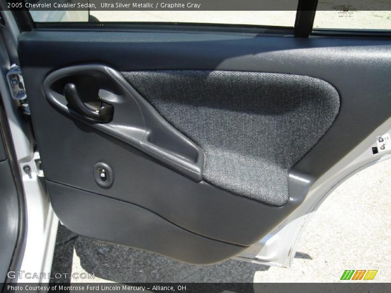 Ultra Silver Metallic / Graphite Gray 2005 Chevrolet Cavalier Sedan