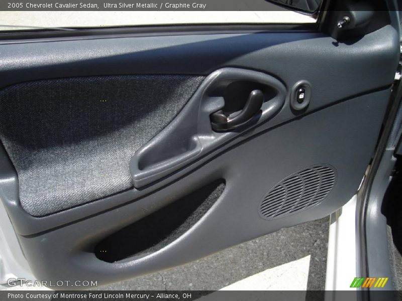 Ultra Silver Metallic / Graphite Gray 2005 Chevrolet Cavalier Sedan