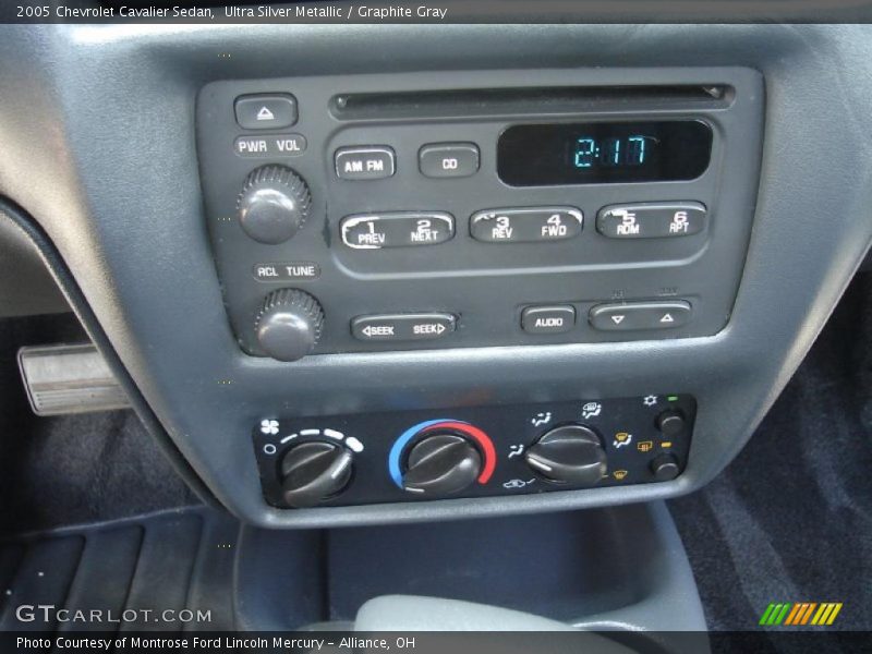 Ultra Silver Metallic / Graphite Gray 2005 Chevrolet Cavalier Sedan