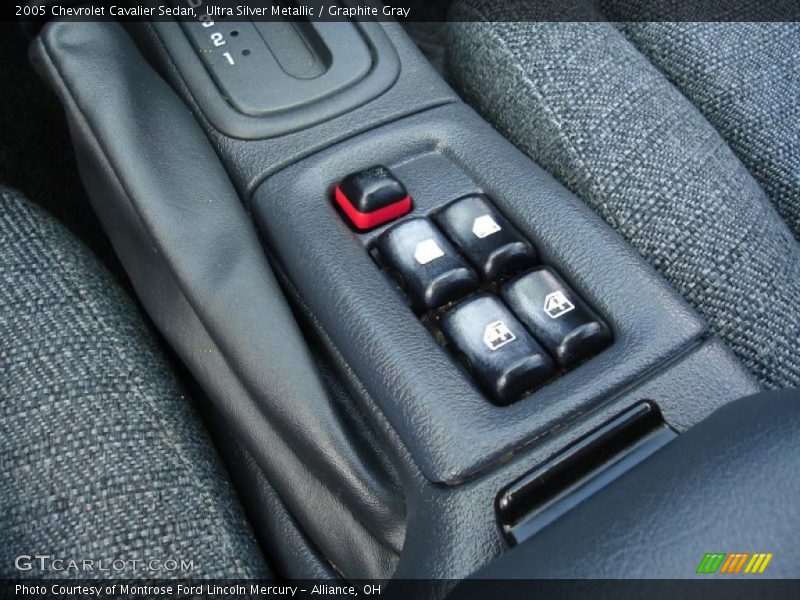 Ultra Silver Metallic / Graphite Gray 2005 Chevrolet Cavalier Sedan