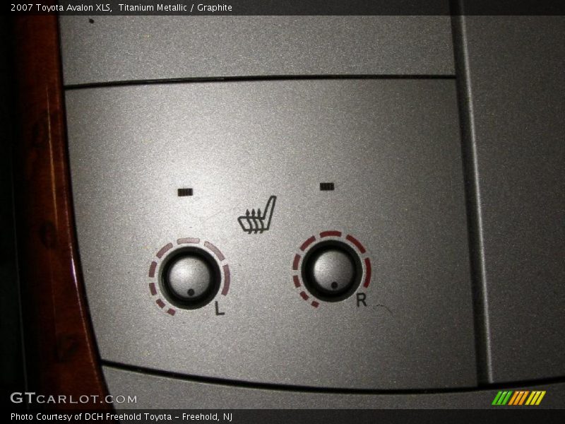 Titanium Metallic / Graphite 2007 Toyota Avalon XLS