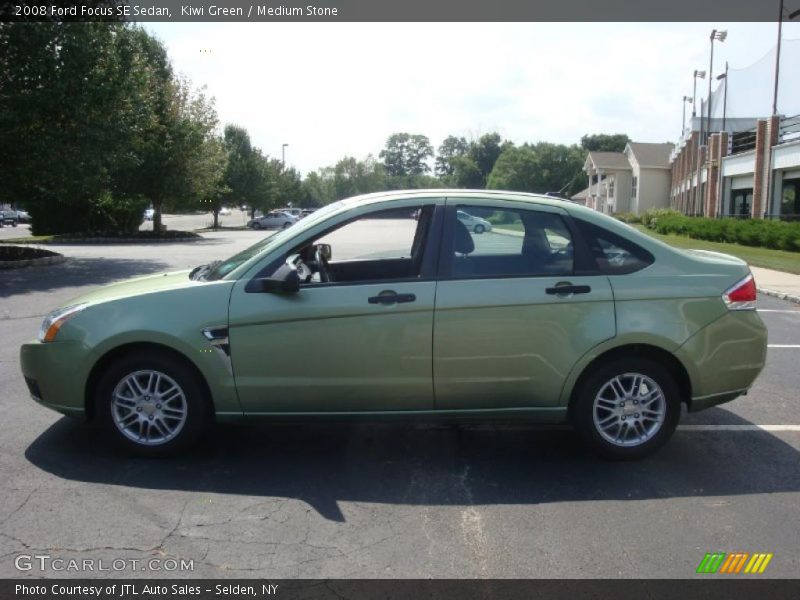 Kiwi Green / Medium Stone 2008 Ford Focus SE Sedan