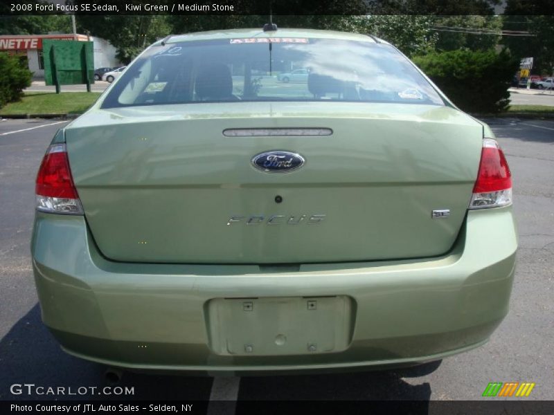 Kiwi Green / Medium Stone 2008 Ford Focus SE Sedan