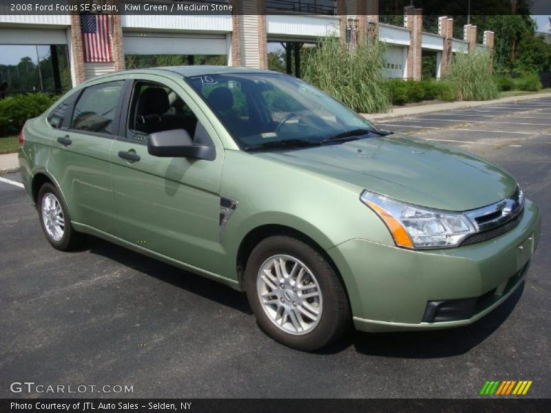 Kiwi Green / Medium Stone 2008 Ford Focus SE Sedan