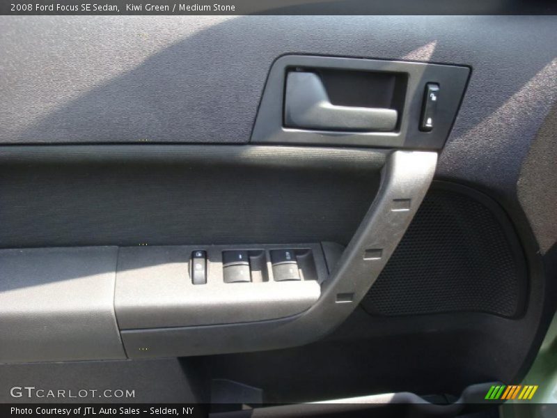 Kiwi Green / Medium Stone 2008 Ford Focus SE Sedan