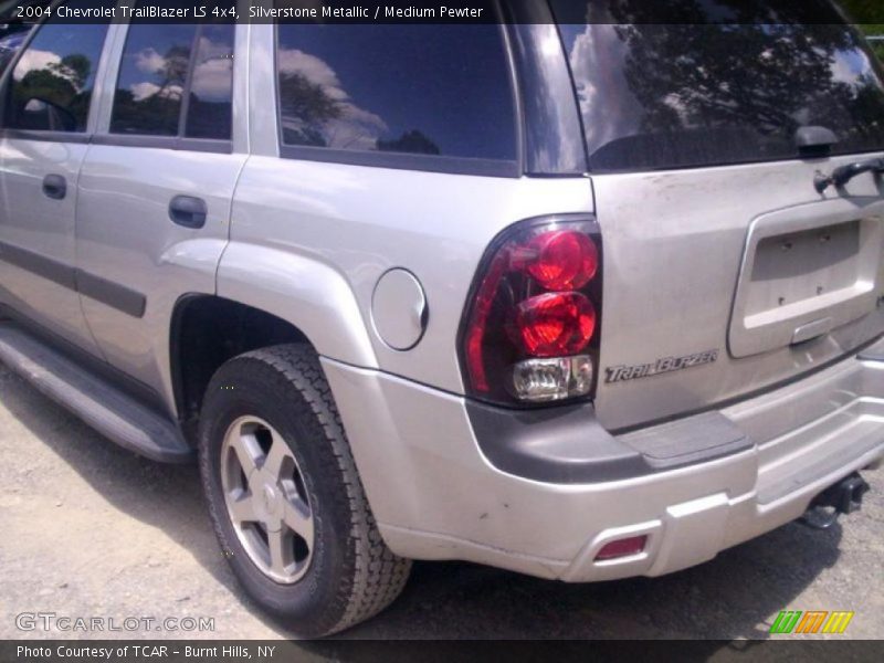 Silverstone Metallic / Medium Pewter 2004 Chevrolet TrailBlazer LS 4x4