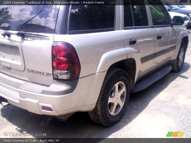 Silverstone Metallic / Medium Pewter 2004 Chevrolet TrailBlazer LS 4x4