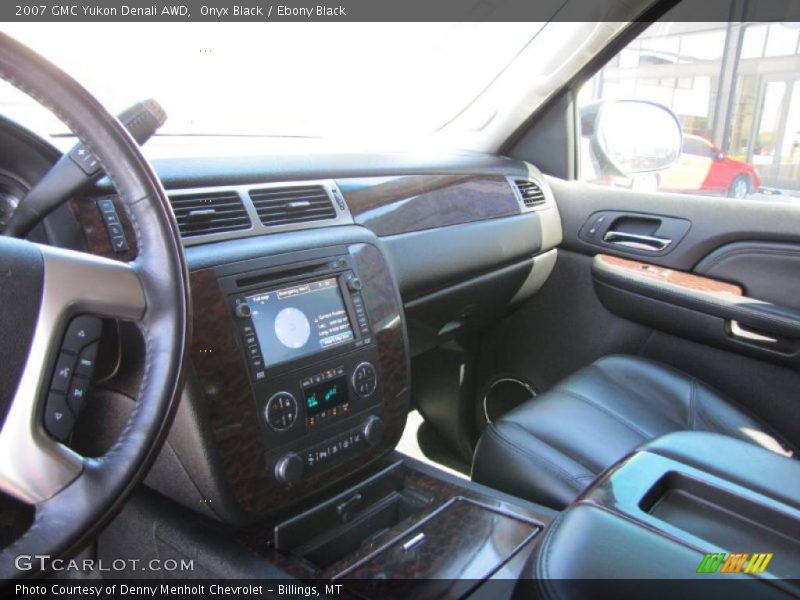 Onyx Black / Ebony Black 2007 GMC Yukon Denali AWD