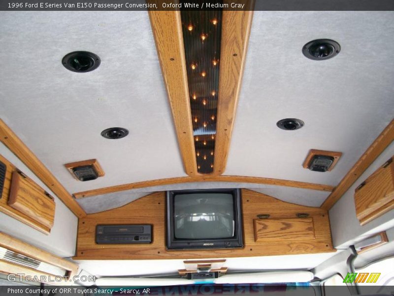 Oxford White / Medium Gray 1996 Ford E Series Van E150 Passenger Conversion