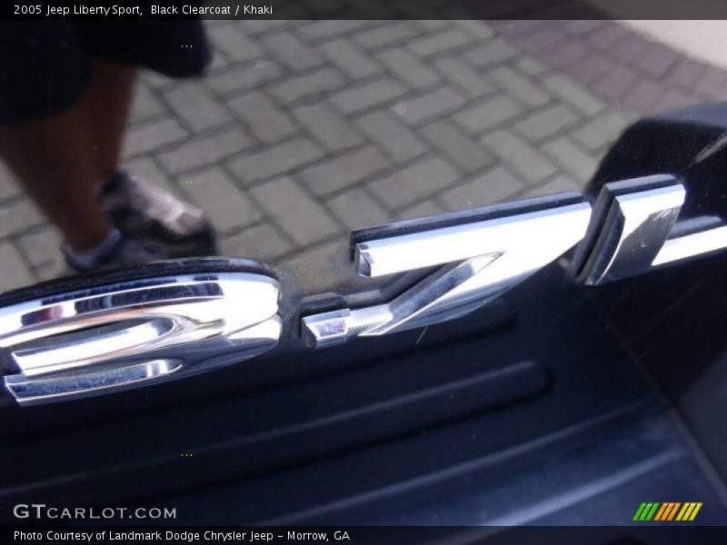 Black Clearcoat / Khaki 2005 Jeep Liberty Sport