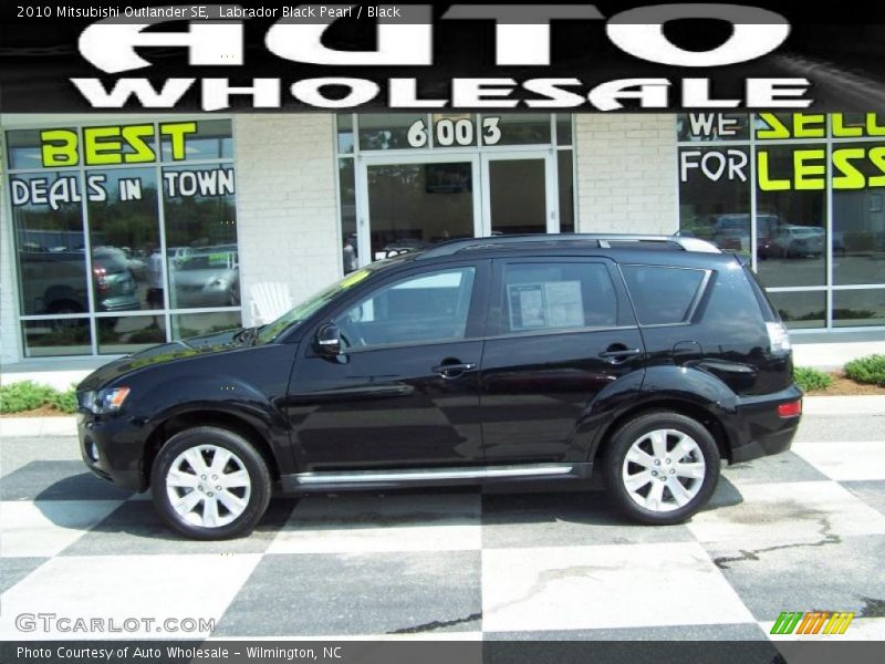 Labrador Black Pearl / Black 2010 Mitsubishi Outlander SE