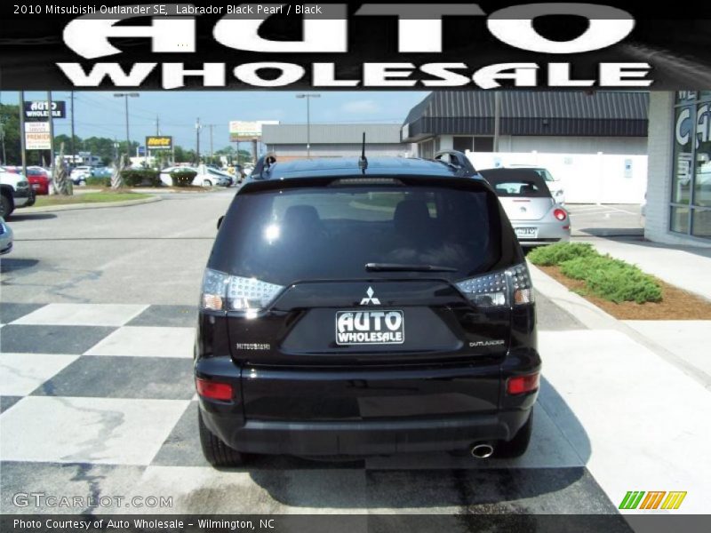 Labrador Black Pearl / Black 2010 Mitsubishi Outlander SE