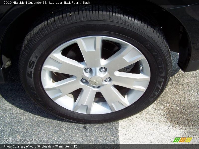 Labrador Black Pearl / Black 2010 Mitsubishi Outlander SE