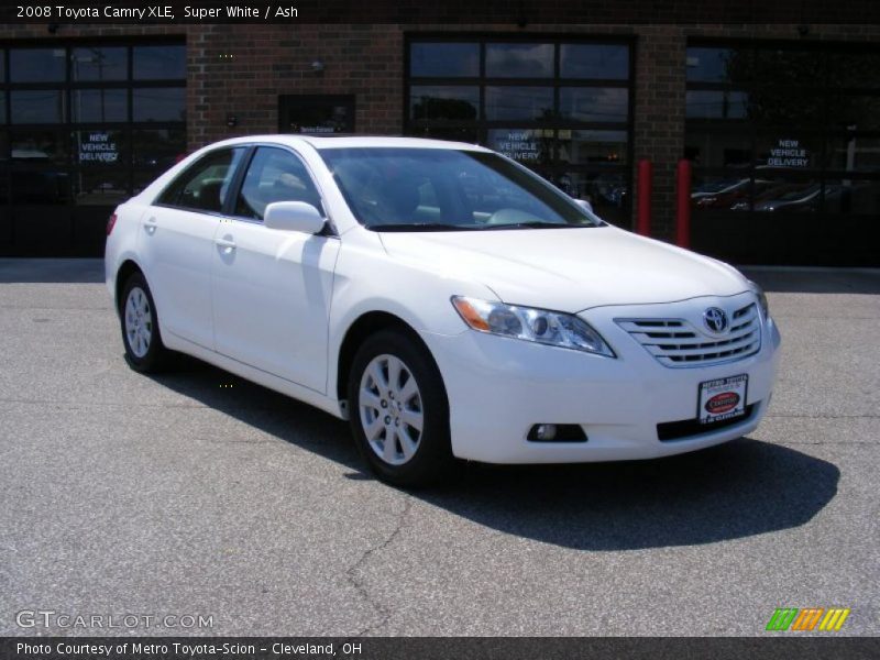 Super White / Ash 2008 Toyota Camry XLE