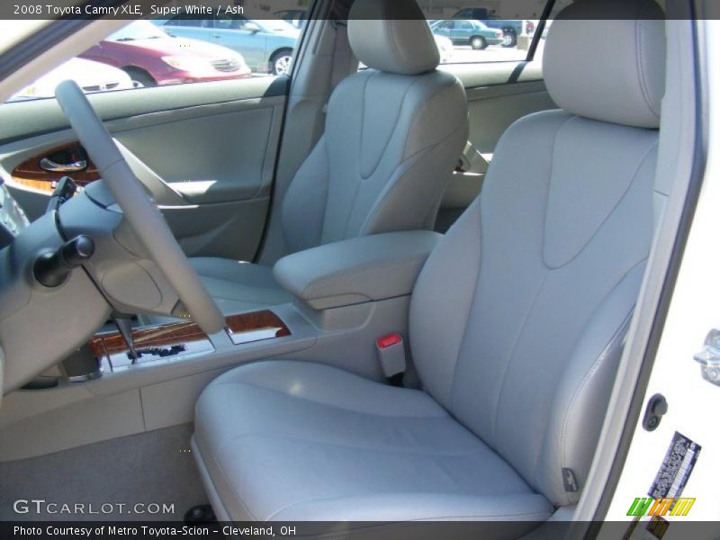 Super White / Ash 2008 Toyota Camry XLE
