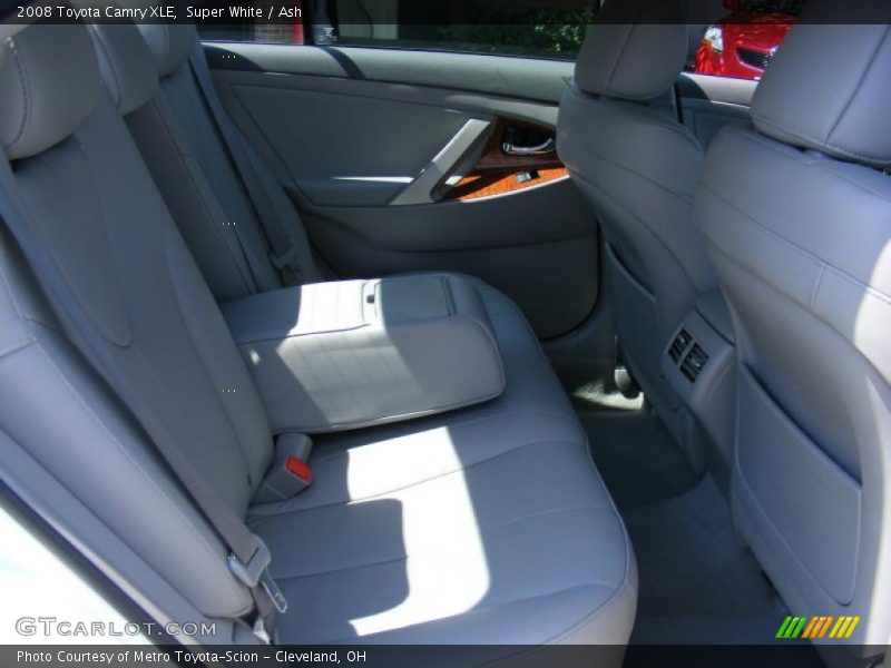 Super White / Ash 2008 Toyota Camry XLE