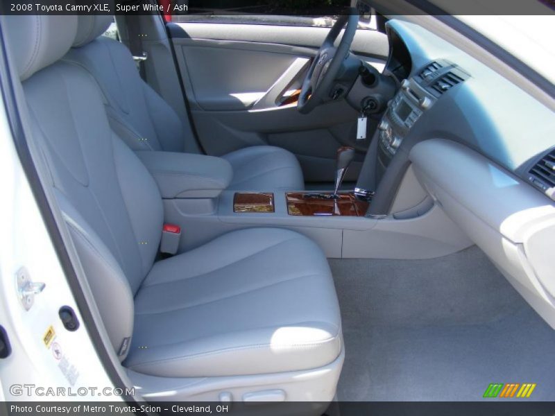 Super White / Ash 2008 Toyota Camry XLE