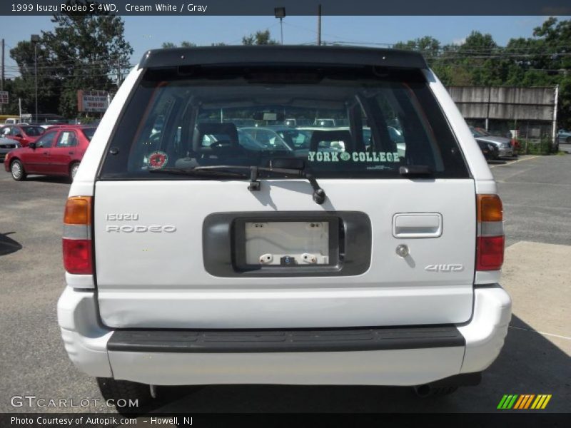 Cream White / Gray 1999 Isuzu Rodeo S 4WD