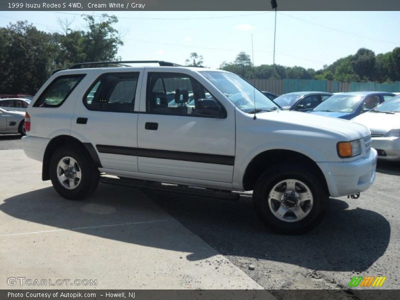 Cream White / Gray 1999 Isuzu Rodeo S 4WD