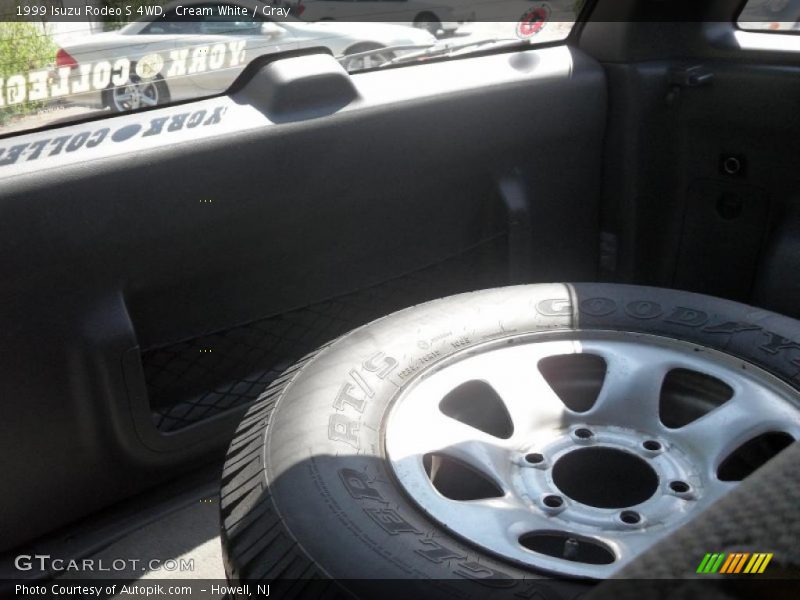 Cream White / Gray 1999 Isuzu Rodeo S 4WD