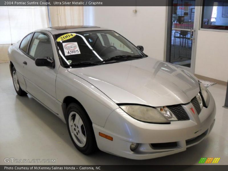Ultra Silver Metallic / Graphite 2004 Pontiac Sunfire Coupe
