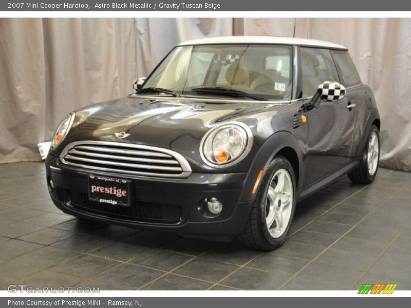 Astro Black Metallic / Gravity Tuscan Beige 2007 Mini Cooper Hardtop