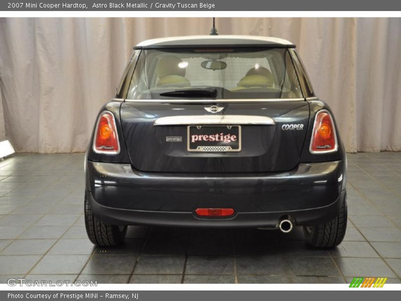 Astro Black Metallic / Gravity Tuscan Beige 2007 Mini Cooper Hardtop