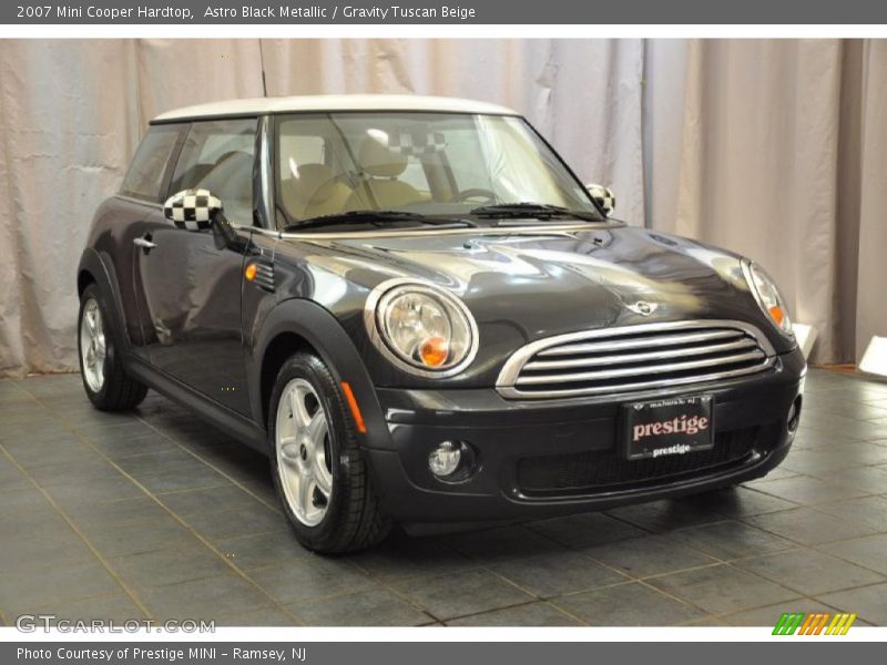 Astro Black Metallic / Gravity Tuscan Beige 2007 Mini Cooper Hardtop